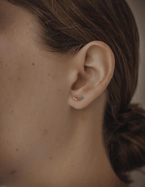 Broqueles Mancini de oro con acabado brillante zirconia