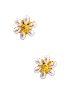 Aretes Cortos De Flor Claire's Con Acabado Brillante Fantasía