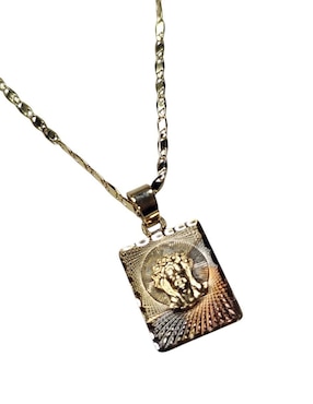 Medalla y cadena cristo cuadrada Limerence By Claudia Herrera Católica de oro laminado 14 K