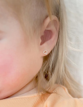 Broqueles de corazón In Season Jewelry de oro con acabado brillante