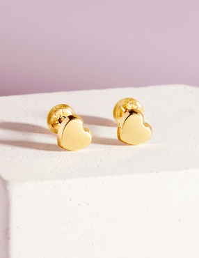 Broqueles de corazón In Season Jewelry de oro con acabado brillante