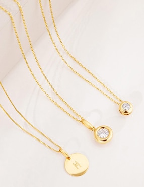 Medalla y cadena In Season Jewelry de oro amarillo 14 K