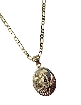 Medalla y cadena Virgen de Guadalupe ovalada Limerence By Claudia Herrera de oro laminado 14 K