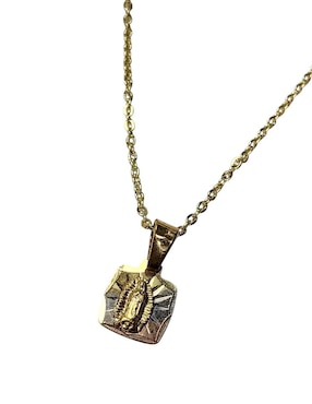 Medalla y cadena Virgen de Guadalupe cuadrada Limerence By Claudia Herrera de oro laminado 14 K
