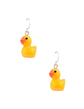 Aretes cortos de pato Claire´s con acabado mate