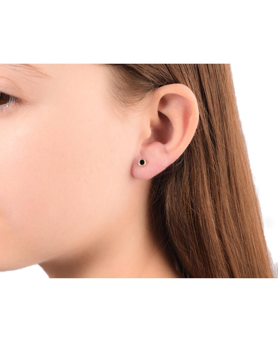 Aretes de oro 10 K con acabado brillante zirconia 3