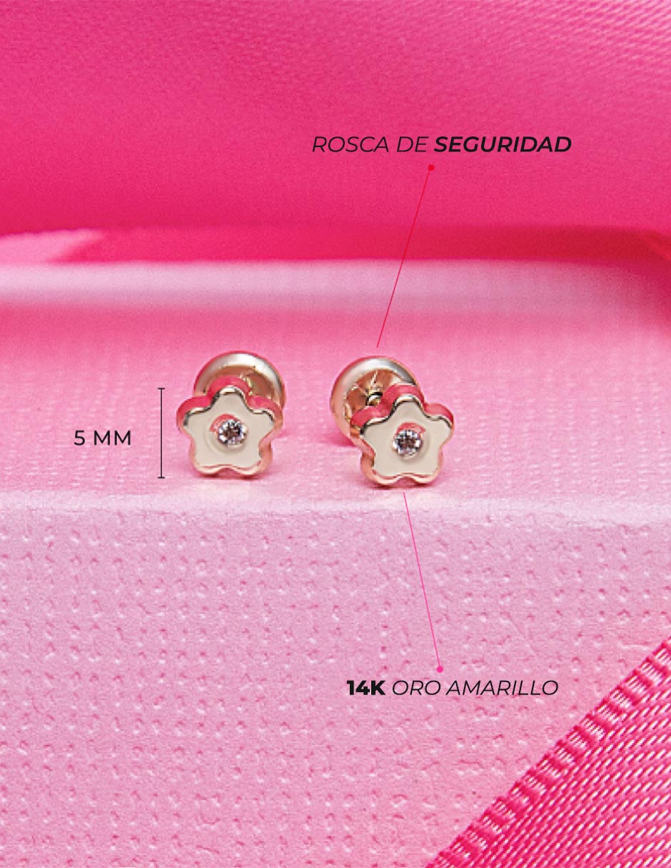 Aretes de flor de oro amarillo con acabado brillante 4
