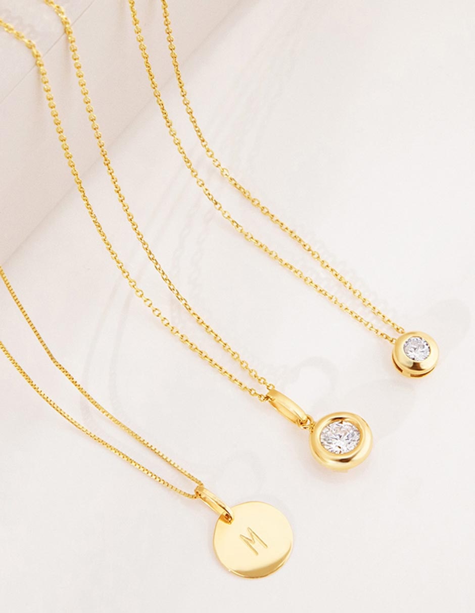 Medalla y cadena de oro amarillo 14 K 4